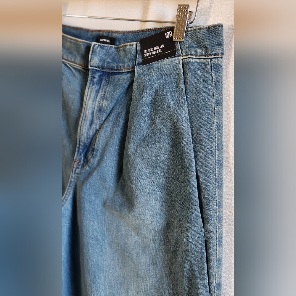 Express Relaxed Wide-Leg Super High Rise Denim Pants. Size: 10R - Picture 8 of 10